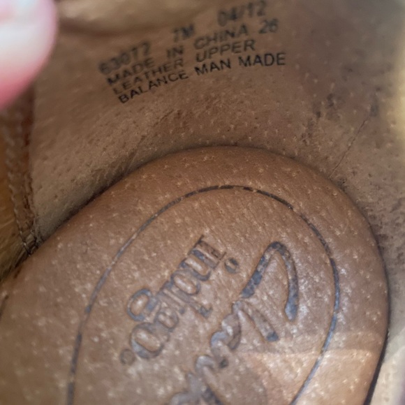 Clark’s size 7 leather flats - Picture 3 of 3